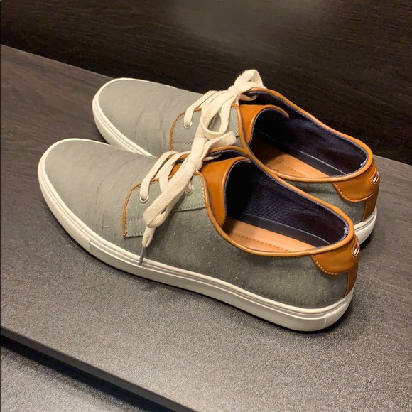 Tommy Hilfiger Heathered Gray Sneakers - Picture 2 of 7